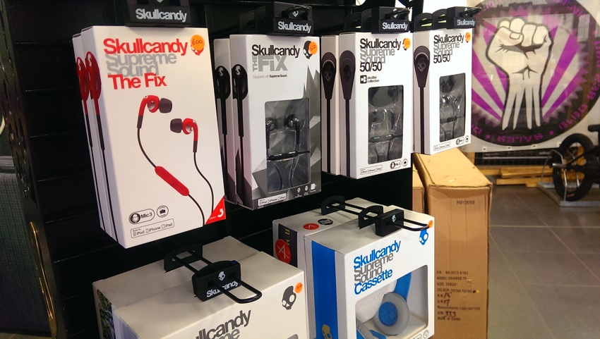 1st delivery of Skullcandy at the new shop!