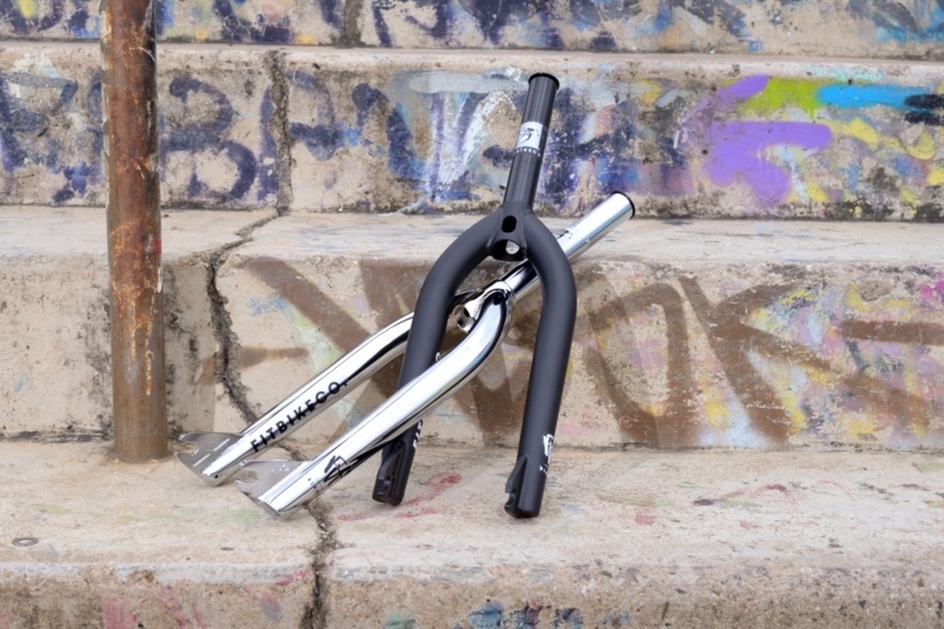 Fit Blade 2 forks. Light and stronger than before. 33mm offset x 5mm dropouts. Black or Chrome.