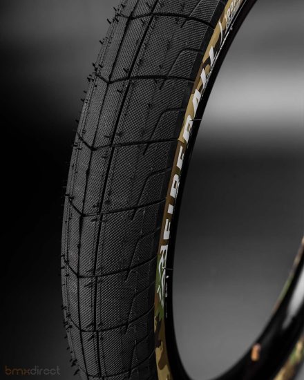 Eclat Fireball Tire - Black/Camo 2.4