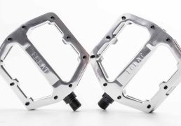 Eclat Surge XL Sealed Bearing pedals - Aluminum - Polished