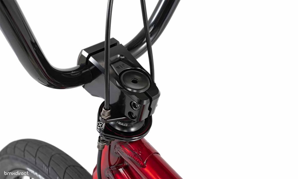 Wethepeople Versus Complete Bike - Cassette - Translucent Red 20.65"